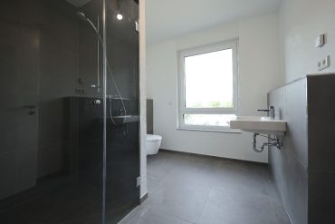 JA, zum Neubau-Einfamilienhaus mit Sonnenterrasse und Garten Montanushof in Solingen-Aufderhöhe – Bild: 12938