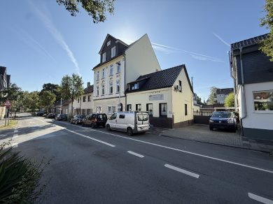 JA, zu den drei TOP-gepflegten Mehrfamilienhäusern mit Garage und Stellplätzen in Solingen-Gräfrath! – Bild: 23425
