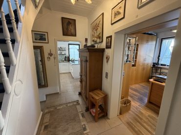 JA zum topsanierten Mehrgenerationenhaus mit Garagen  und  Carport in zentraler Lage von Solingen-Ohligs – Bild: 23714