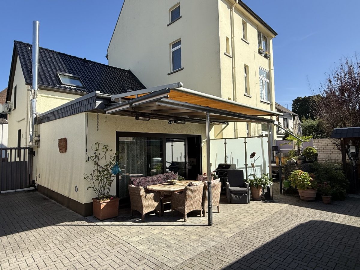 JA zum topsanierten Mehrgenerationenhaus mit Garagen  und  Carport in zentraler Lage von Solingen-Ohligs – Bild: 23692