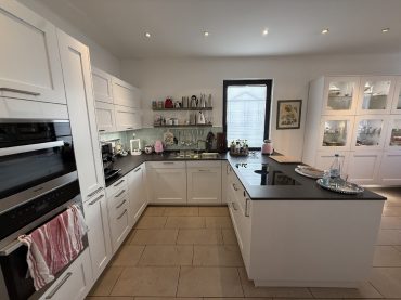 JA zum topsanierten Mehrgenerationenhaus mit Garagen  und  Carport in zentraler Lage von Solingen-Ohligs – Bild: 23716