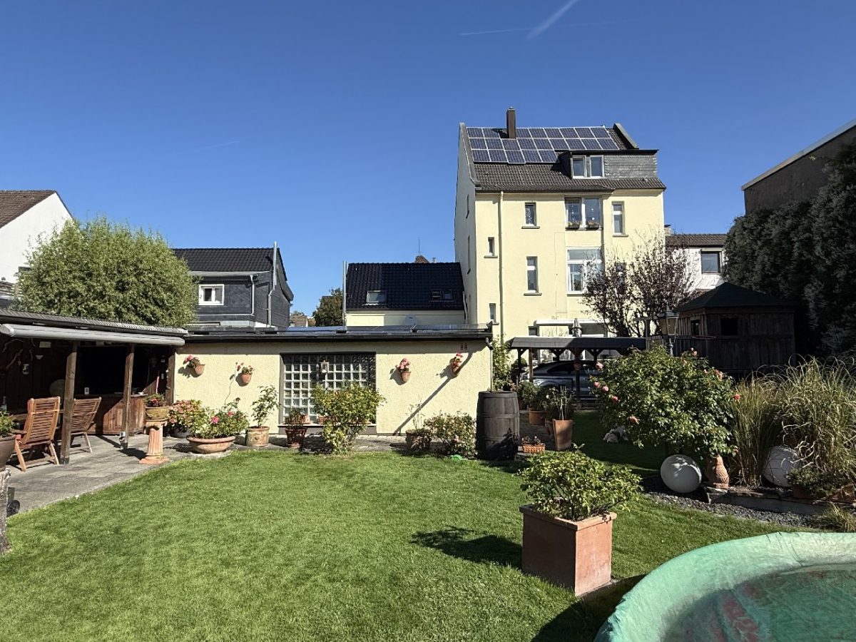 JA zum topsanierten Mehrgenerationenhaus mit Garagen  und  Carport in zentraler Lage von Solingen-Ohligs – Bild: 23723