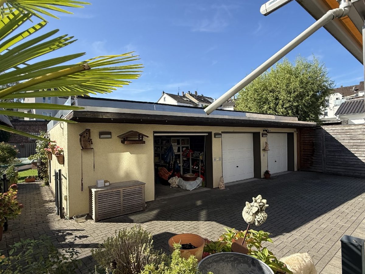 JA zum topsanierten Mehrgenerationenhaus mit Garagen  und  Carport in zentraler Lage von Solingen-Ohligs – Bild: 23724