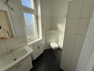 JA zum topsanierten Mehrgenerationenhaus mit Garagen  und  Carport in zentraler Lage von Solingen-Ohligs – Bild: 23709