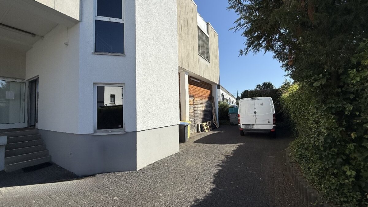 JA, zur repräsentativen Gewerbeimmobilie mit großzügiger Ausstellungs- und Lagerfläche in Solingen – Bild: 24016