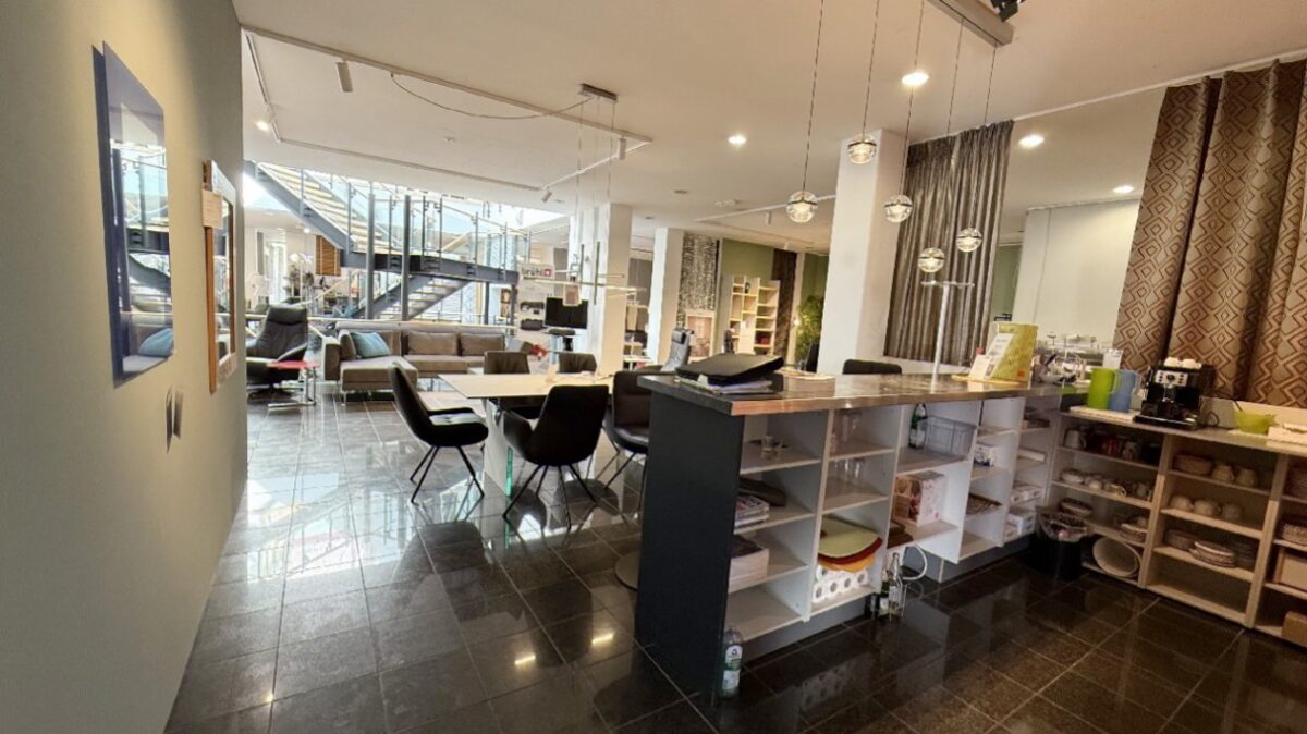 JA, zur repräsentativen Gewerbeimmobilie mit großzügiger Ausstellungs- und Lagerfläche in Solingen – Bild: 24023