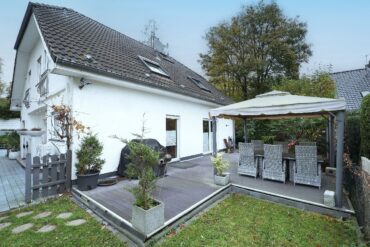 JA, zum neuwertigen Einfamilienhaus mit Einlieger/ Büro, Garage und Carport in Solingen-Ohligs! – Bild: 24126