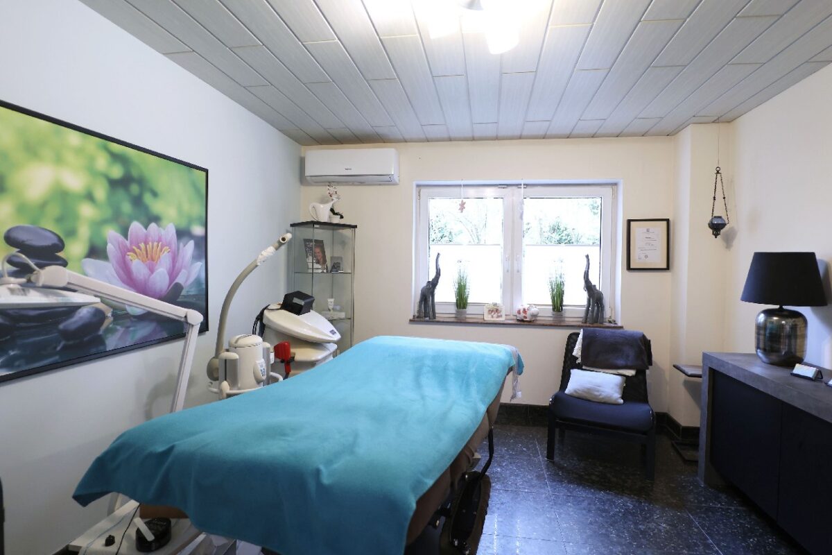 JA, zum neuwertigen Einfamilienhaus mit Einlieger/ Büro, Garage und Carport in Solingen-Ohligs! – Bild: 24141