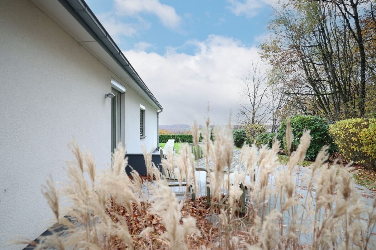 JA, zur Penthouse-Alternative mit Garage, Außenstellplätzen und Garten … OHNE Käuferprovision! – Bild: 24088