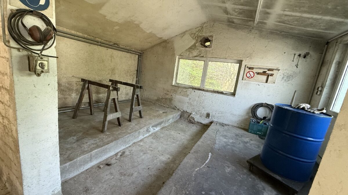 JA, zur Werkshalle mit Büro und Garage in Solingen – Bild: 24442