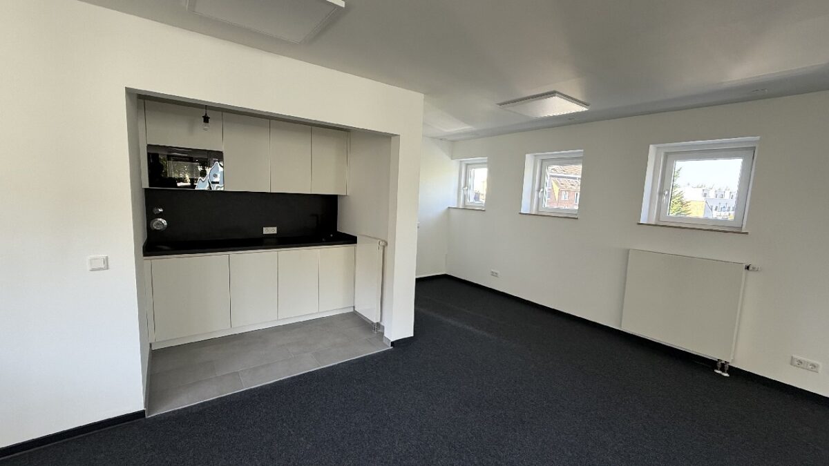 JA, zur voll modernisierten Bürofläche in zentraler Lage von Solingen-Ohligs – Bild: 24452