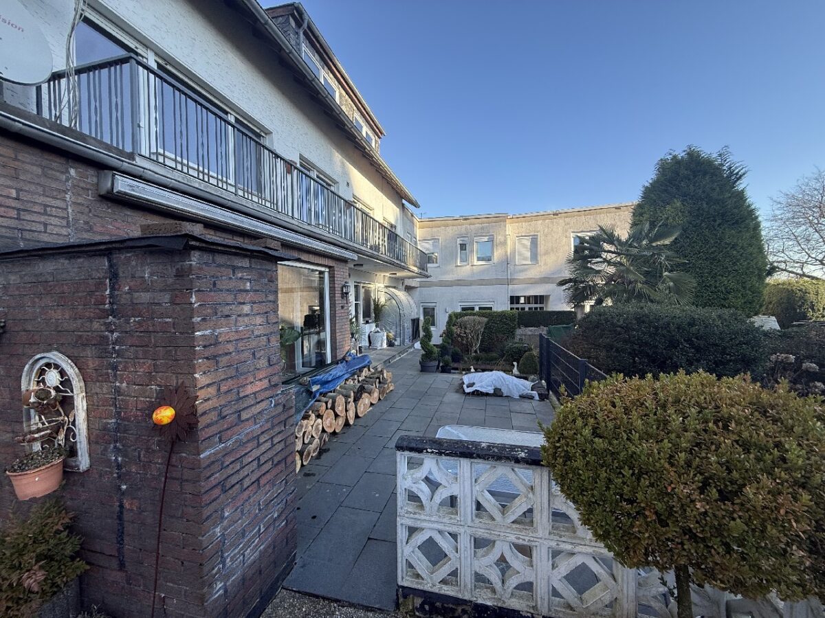 JA, zu den drei TOP-gepflegten Mehrfamilienhäusern mit Garage und Stellplätzen in Solingen-Gräfrath! – Bild: 24399