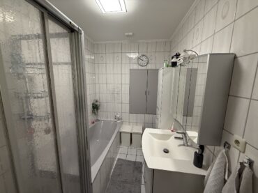 JA, zu den drei TOP-gepflegten Mehrfamilienhäusern mit Garage und Stellplätzen in Solingen-Gräfrath! – Bild: 24420