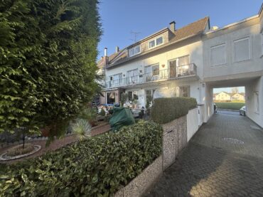 JA, zu den drei TOP-gepflegten Mehrfamilienhäusern mit Garage und Stellplätzen in Solingen-Gräfrath! – Bild: 24400