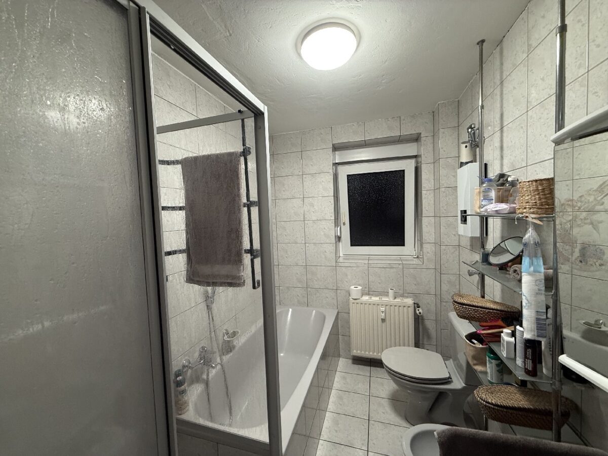 JA, zu den drei TOP-gepflegten Mehrfamilienhäusern mit Garage und Stellplätzen in Solingen-Gräfrath! – Bild: 24422