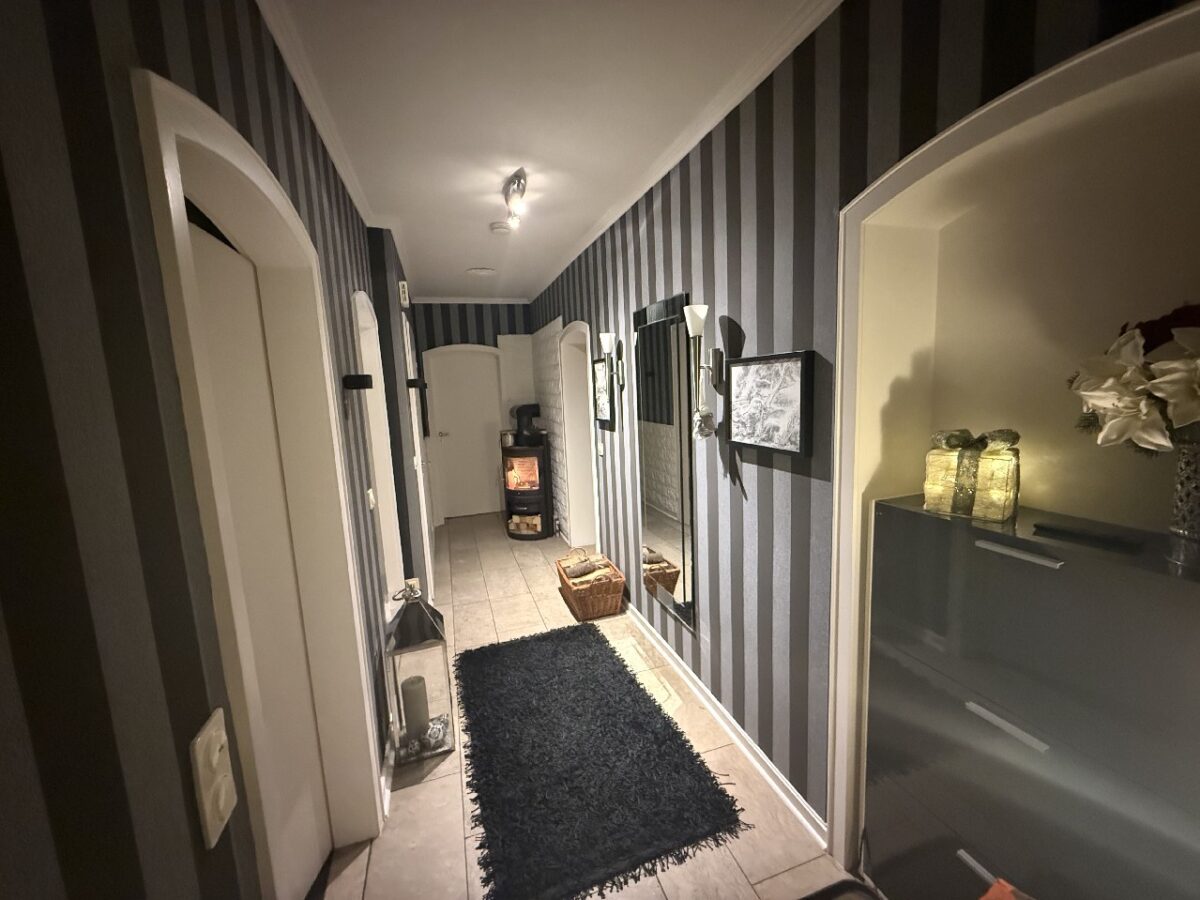 JA, zu den drei TOP-gepflegten Mehrfamilienhäusern mit Garage und Stellplätzen in Solingen-Gräfrath! – Bild: 24408