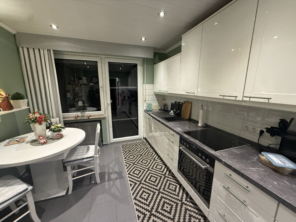 JA, zu den drei TOP-gepflegten Mehrfamilienhäusern mit Garage und Stellplätzen in Solingen-Gräfrath! – Bild: 24411