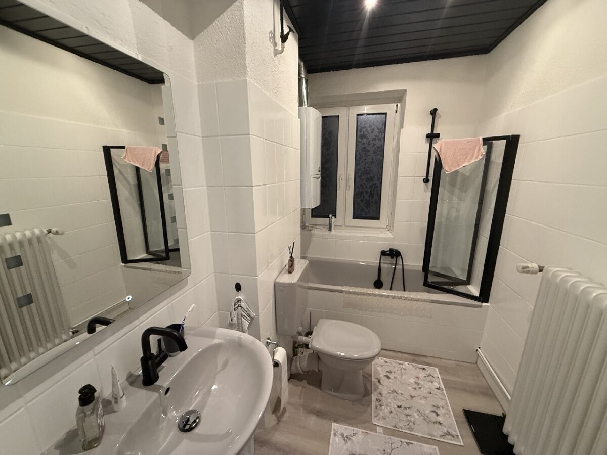 JA, zum voll vermieteten 6-Familienhaus mit Garagen in bevorzugter Lage der Solinger-Südstadt! – Bild: 24180