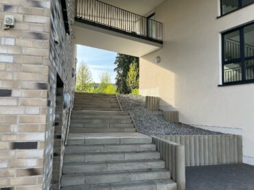 JA, zur 2-Zimmer-Seniorenmietwohnung mit Balkon, Einbauküche und TG-Stellplatz in Solingen-Ohligs! – Bild: 24231