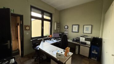 JA, zur Gewerbeliegenschaft mit Lagerhalle, Betriebsgebäude und zwei Wohnhäusern in Solingen-Wald – Bild: 24361