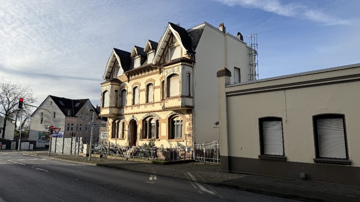 JA, zur Gewerbeliegenschaft mit Lagerhalle, Betriebsgebäude und zwei Wohnhäusern in Solingen-Wald – Bild: 24342