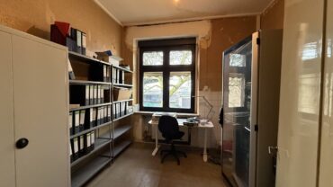 JA, zur Gewerbeliegenschaft mit Lagerhalle, Betriebsgebäude und zwei Wohnhäusern in Solingen-Wald – Bild: 24362