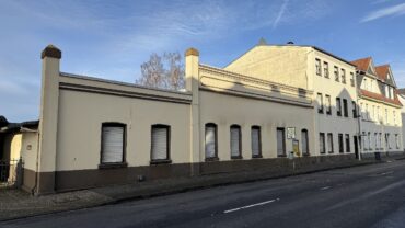 JA, zur Gewerbeliegenschaft mit Lagerhalle, Betriebsgebäude und zwei Wohnhäusern in Solingen-Wald – Bild: 24343