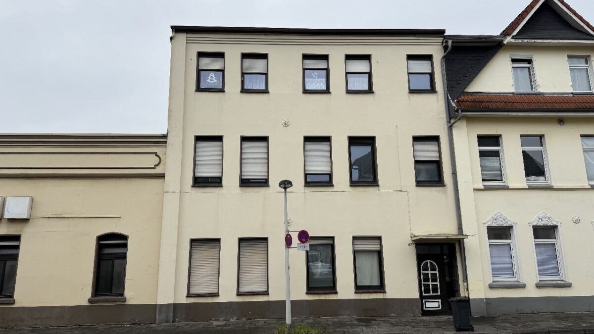 JA, zur Gewerbeliegenschaft mit Lagerhalle, Betriebsgebäude und zwei Wohnhäusern in Solingen-Wald – Bild: 24344