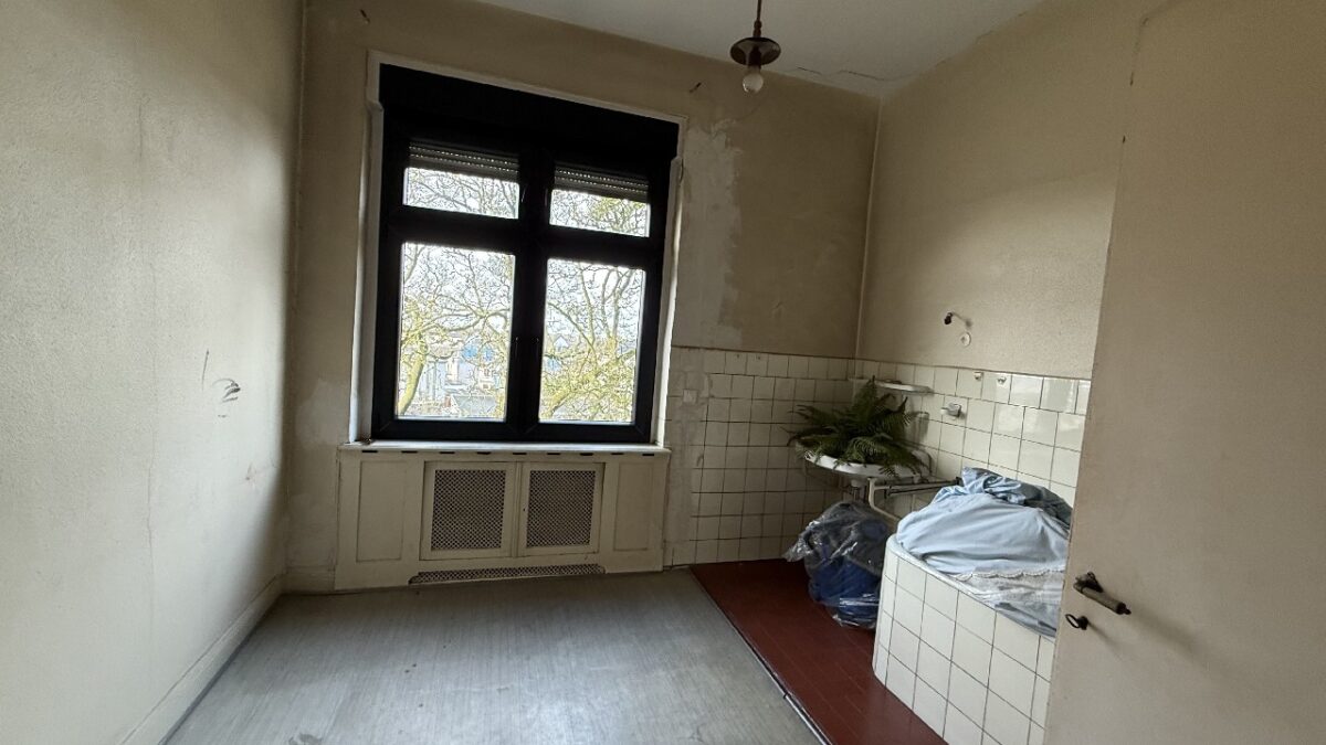 JA, zur Gewerbeliegenschaft mit Lagerhalle, Betriebsgebäude und zwei Wohnhäusern in Solingen-Wald – Bild: 24364