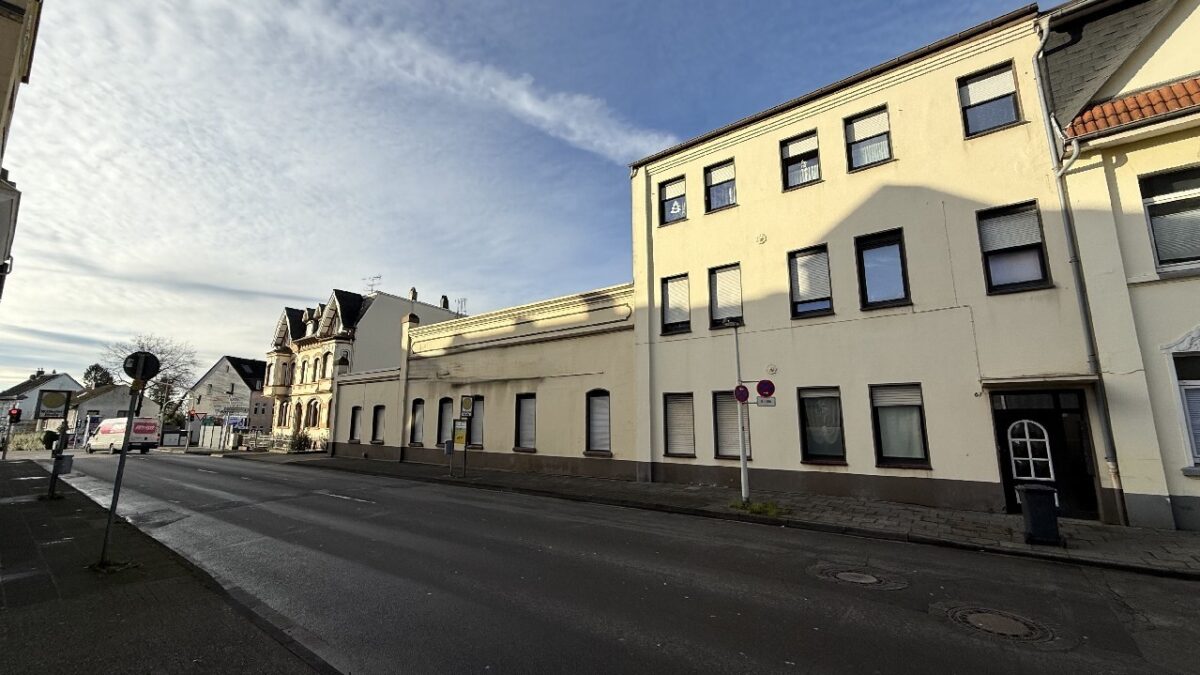 JA, zur Gewerbeliegenschaft mit Lagerhalle, Betriebsgebäude und zwei Wohnhäusern in Solingen-Wald – Bild: 24345