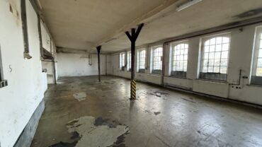 JA, zur Gewerbeliegenschaft mit Lagerhalle, Betriebsgebäude und zwei Wohnhäusern in Solingen-Wald – Bild: 24353