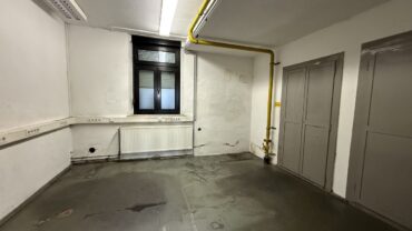 JA, zur Gewerbeliegenschaft mit Lagerhalle, Betriebsgebäude und zwei Wohnhäusern in Solingen-Wald – Bild: 24359