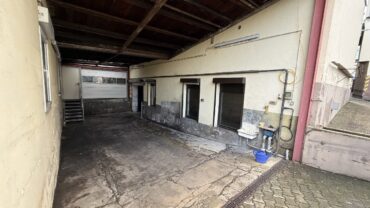 JA, zur Gewerbeliegenschaft mit Lagerhalle, Betriebsgebäude und zwei Wohnhäusern in Solingen-Wald – Bild: 24360