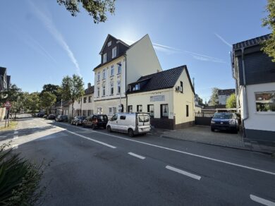 JA, zur modernisierten Mietwohnung mit Sonnenbalkon in Solingen-Gräfrath! – Bild: 23425