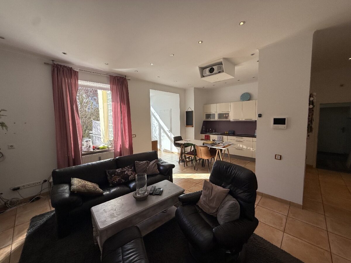 JA zum topsanierten Mehrgenerationenhaus mit Garagen  und  Carport in zentraler Lage von Solingen-Ohligs – Bild: 24606