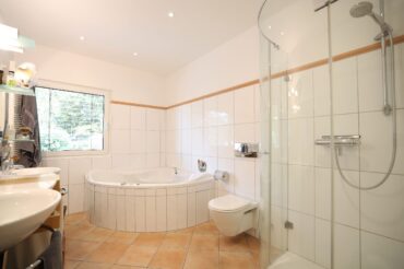 JA, zur Penthouse-Alternative mit Garage, Außenstellplätzen und Garten … OHNE Käuferprovision! – Bild: 24555