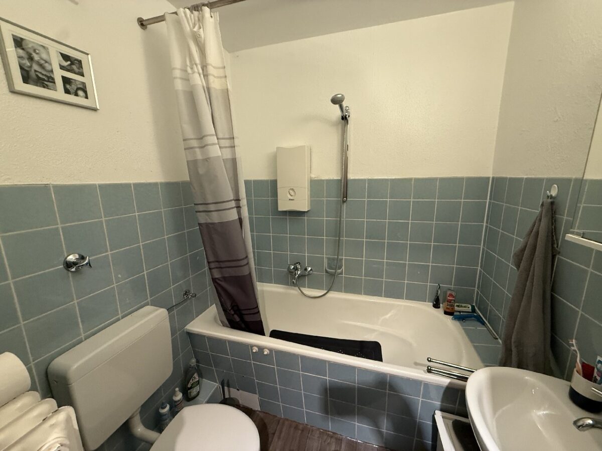 JA, zum großen Wohnhaus mit Balkonen, Garagen und Stellplätzen in begehrter Lage von Solingen-Ohligs – Bild: 24707