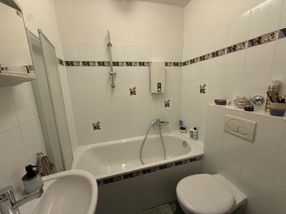 JA, zum großen Wohnhaus mit Balkonen, Garagen und Stellplätzen in begehrter Lage von Solingen-Ohligs – Bild: 24708