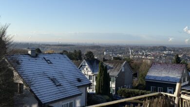 JA, zu den drei TOP-gepflegten Mehrfamilienhäusern mit Garage und Stellplätzen in Solingen-Gräfrath! – Bild: 24243