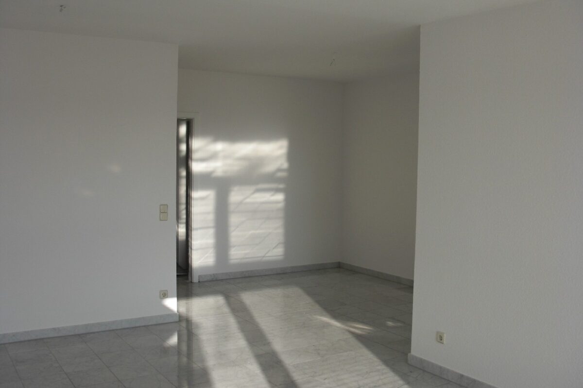 JA, zur gepflegten Dachgeschoss-Wohnung mit Einbauküche, sonnigem Balkon  und  Weitblick in Leichlingen – Bild: 24461