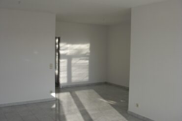 JA, zur gepflegten Dachgeschoss-Wohnung mit Einbauküche, sonnigem Balkon  und  Weitblick in Leichlingen – Bild: 24461