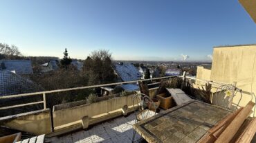 JA, zur gepflegten Dachgeschoss-Wohnung mit Einbauküche, sonnigem Balkon  und  Weitblick in Leichlingen – Bild: 24462