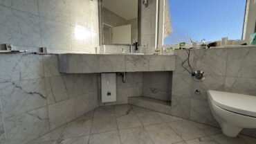 JA, zur gepflegten Dachgeschoss-Wohnung mit Einbauküche, sonnigem Balkon  und  Weitblick in Leichlingen – Bild: 24466