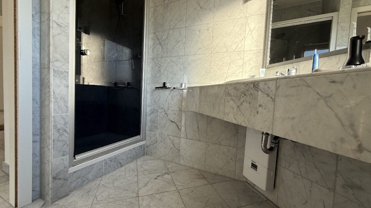 JA, zur gepflegten Dachgeschoss-Wohnung mit Einbauküche, sonnigem Balkon  und  Weitblick in Leichlingen – Bild: 24467