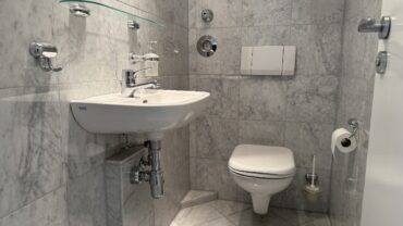 JA, zur gepflegten Dachgeschoss-Wohnung mit Einbauküche, sonnigem Balkon  und  Weitblick in Leichlingen – Bild: 24468