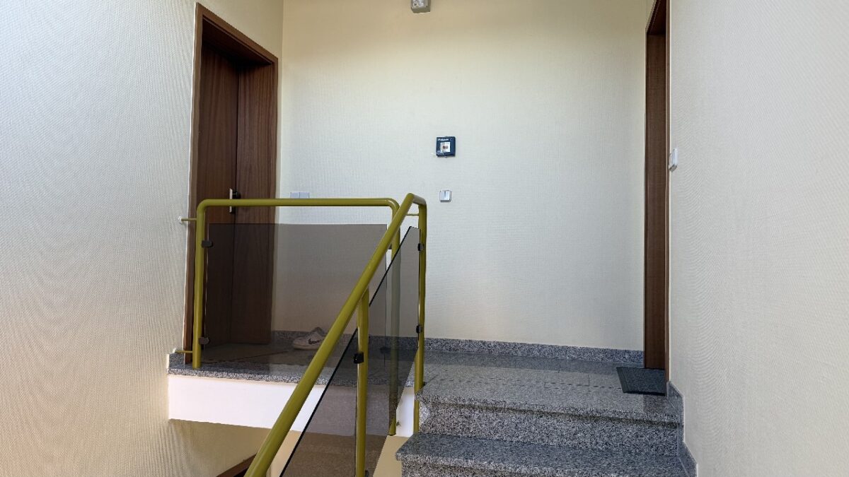 JA, zur gepflegten Dachgeschoss-Wohnung mit Einbauküche, sonnigem Balkon  und  Weitblick in Leichlingen – Bild: 24470