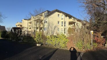JA, zur gepflegten Dachgeschoss-Wohnung mit Einbauküche, sonnigem Balkon  und  Weitblick in Leichlingen – Bild: 24473