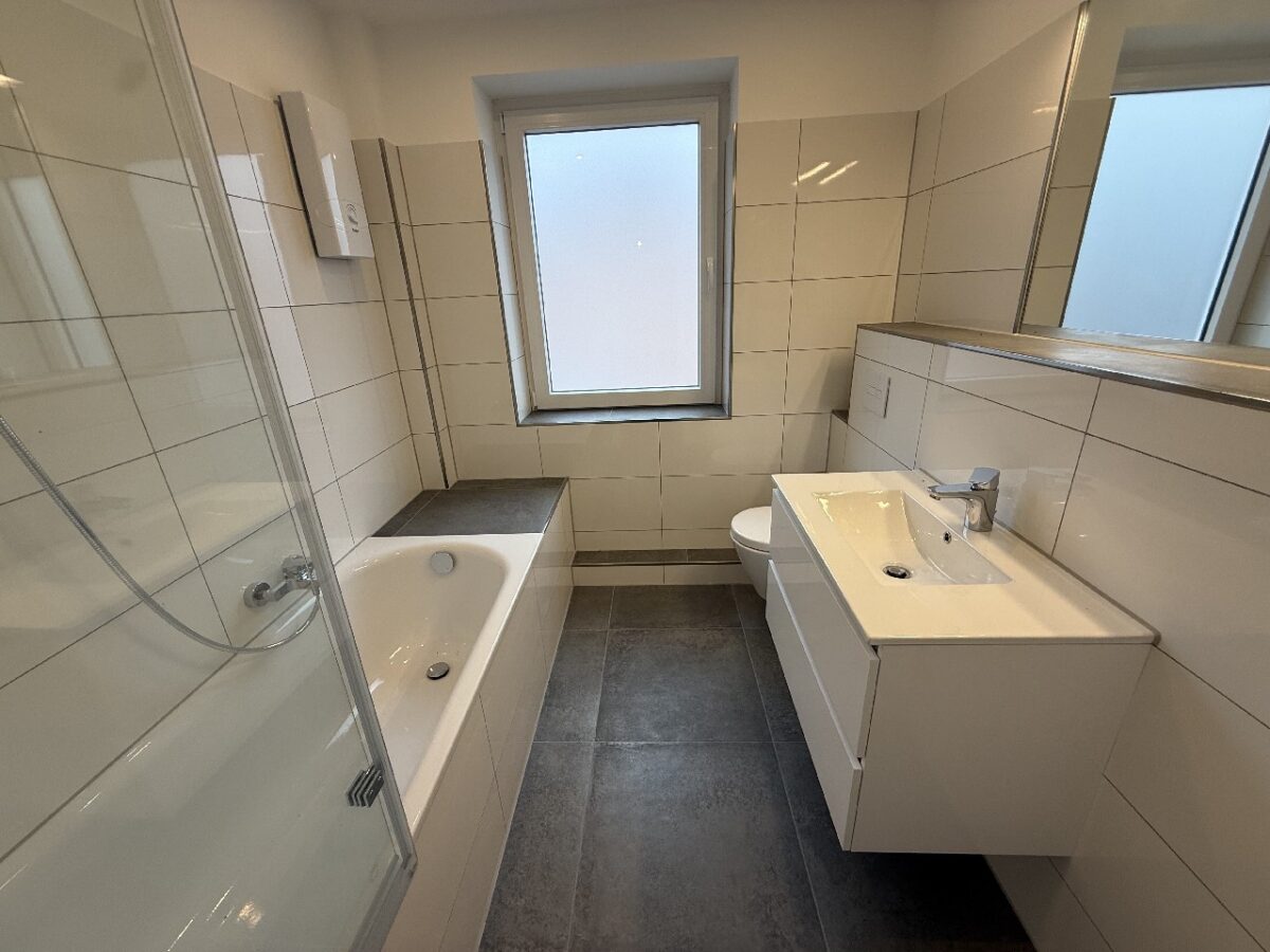 JA, zum 4-Familienhaus mit Garagen in zentraler Lage von Solingen-Ohligs! – Bild: 25069