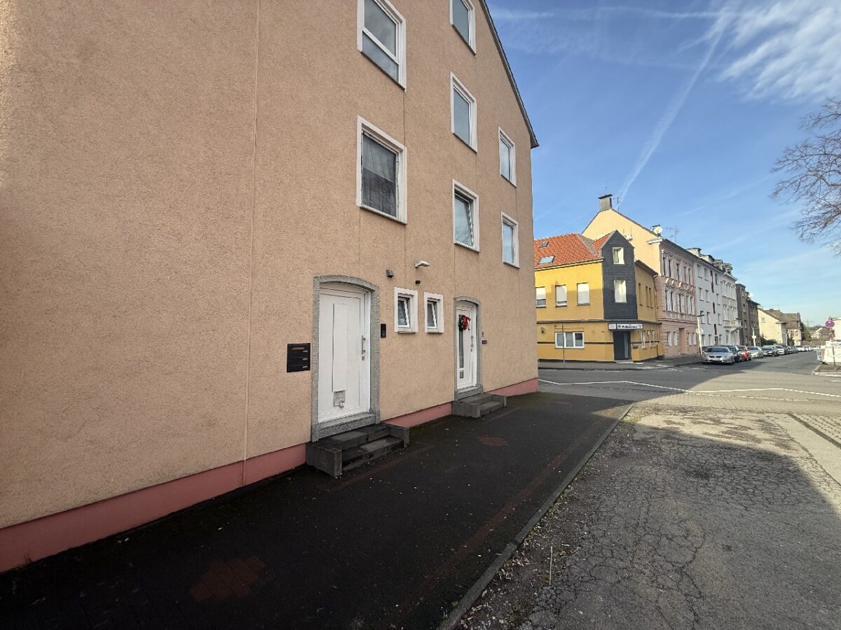 JA, zum 4-Familienhaus mit Garagen in zentraler Lage von Solingen-Ohligs! – Bild: 25050