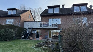 JA, zur ruhig gelegenen Doppelhaushälfte mit Garage, großer Terrasse und Garten in Solingen-Gräfrath – Bild: 24806